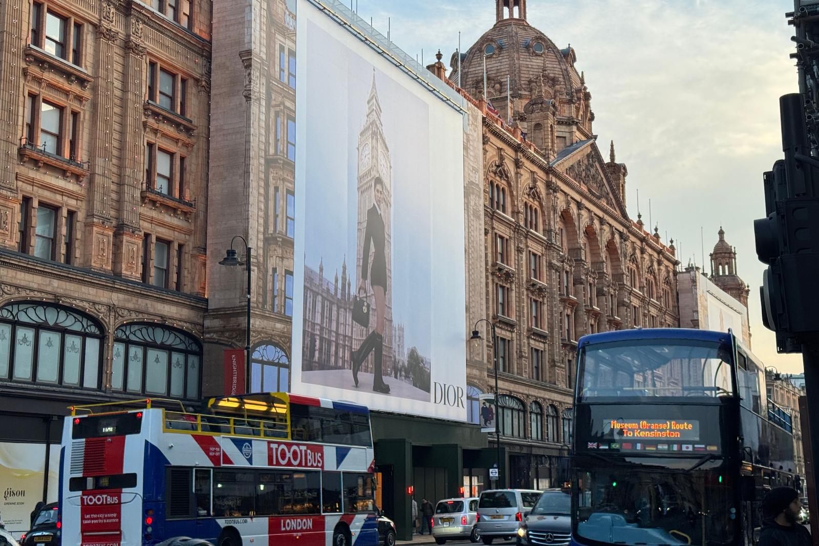 Harrods and the Knightsbridge streetscape at dusk